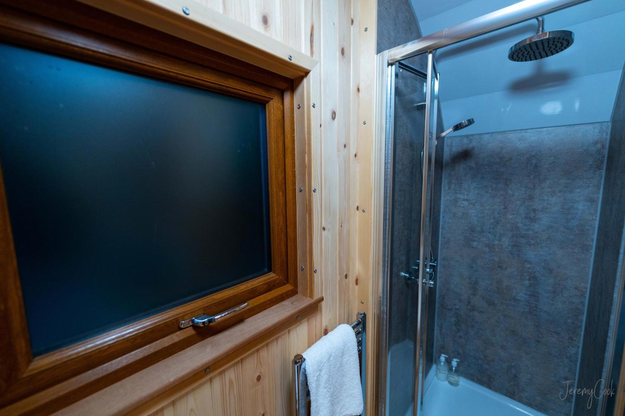 Hotel Missin' Link Glamping West Hoathley Exterior foto
